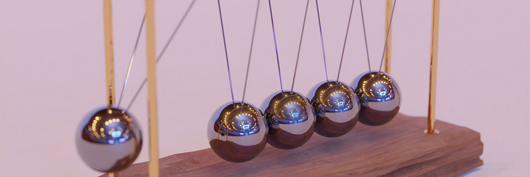 Physik für angehende Primarschullehrpersonen Newtons Cradles, ein Gegenstand mit Kugeln welcher physische Gesetze veranschaulicht
